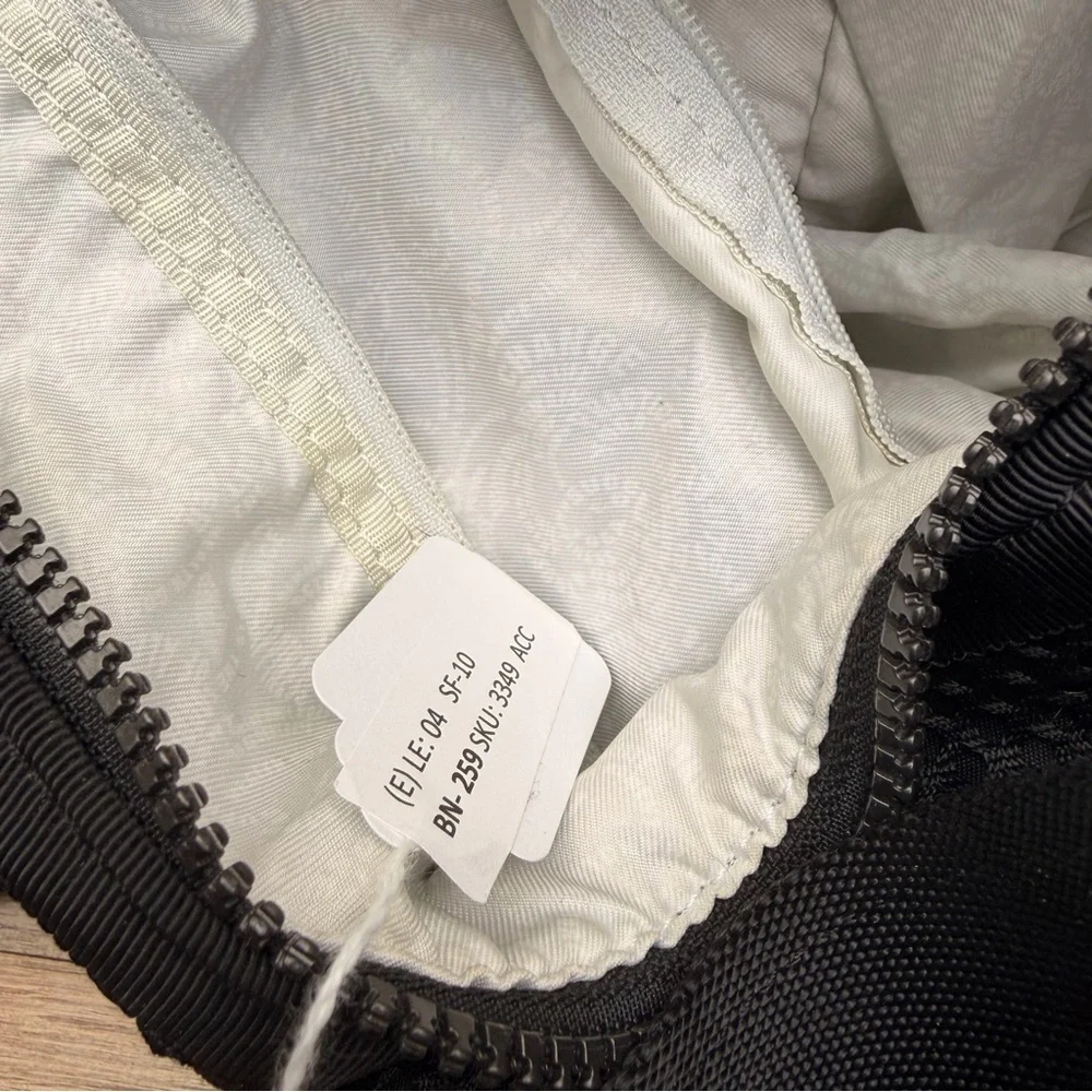 Lululemon Womens Zipper Closure Silver Tone Duffel Shoulder Handbag Black